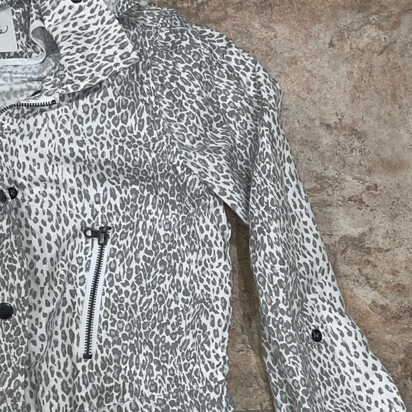 Joie Womens S White Gray Barker Jacket Leopard Print Windbreaker Zip Toggle Hood - Picture 7 of 9